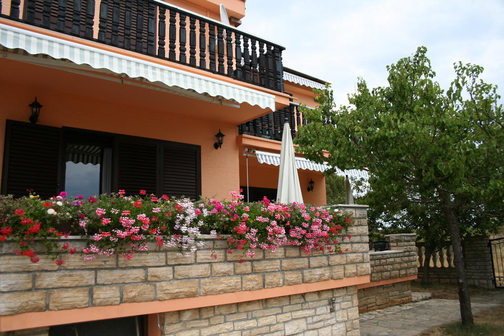 Apartments Santa Barbara Biograd Na Moru Dış mekan fotoğraf